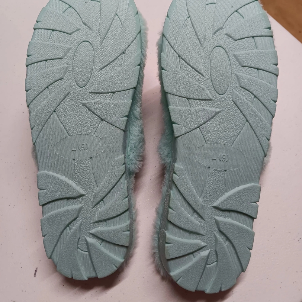 Kensie Aqua and Pink Heart Slippers NWOT - Picture 4 of 4